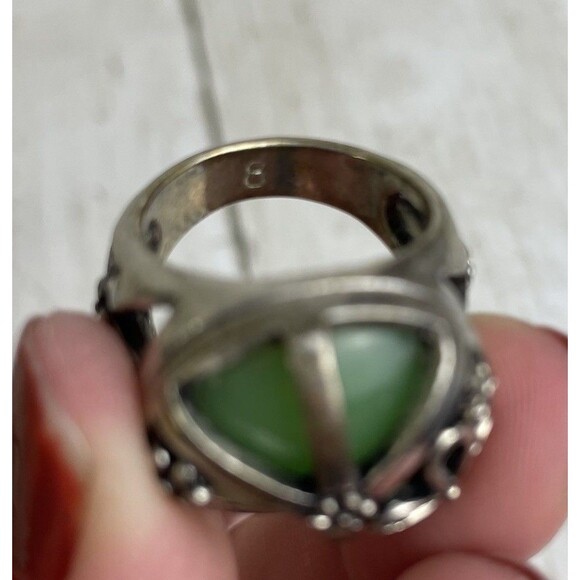 Floral Peace Ring Size 8 Green Stone Silver Tone Sz 7.5 - Picture 10 of 11